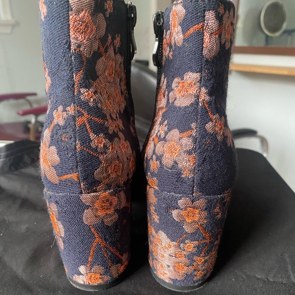 Floral Fabric boots size 6 by Red Star . - Picture 6 of 10